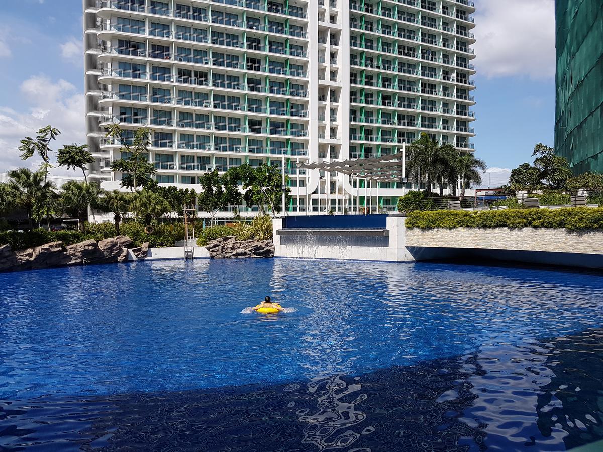 Azure Tropical Paradise Manila Exteriör bild