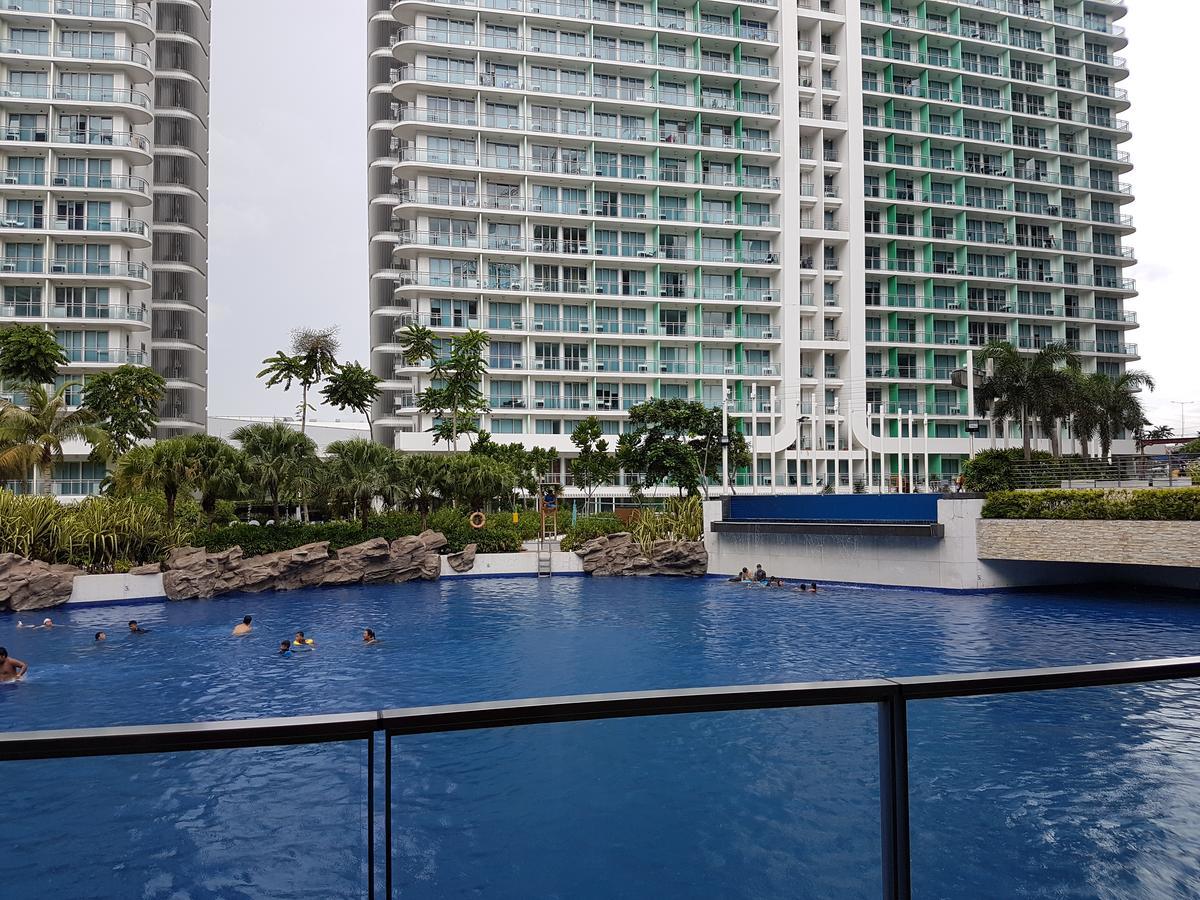 Azure Tropical Paradise Manila Exteriör bild